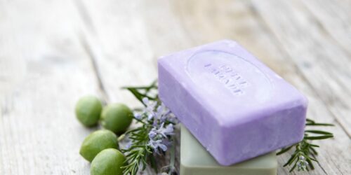 Mydło w kostce czy płynie – jakie wybrać?