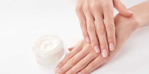 Czy po myciu rąk warto stosować krem?